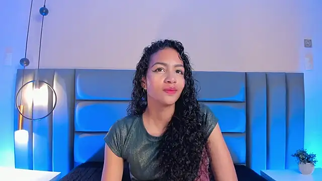 Snapshot of AntonellaHall_ chatting on 03-17-25, 06:21 AntonellaHall  online show from 03-17-25, 06:21