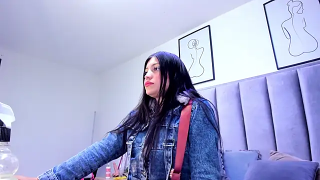 Laiia Page online show from 12-16-25, 12:20