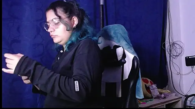 Snapshot of gigiqueen_18 chatting on 11-13-25, 04:05 gigiqueen 18 online show from 11-13-25, 04:05