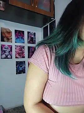 Snapshot of gigiqueen_18 chatting on 06-10-26, 03:41 gigiqueen 18 online show from 06-10-26, 03:41