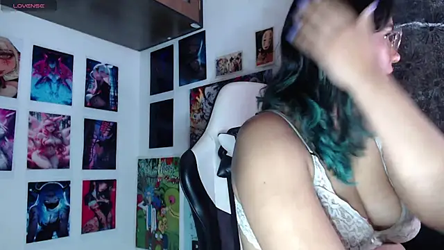 Snapshot of gigiqueen_18 chatting on 06-04-26, 05:39 gigiqueen 18 online show from 06-04-26, 05:39