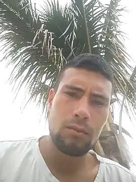 Snapshot of andres599 chatting on 01-09-25, 01:45 andres599 online show from 01-09-25, 01:45