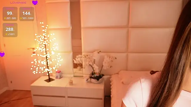 Lilly Colins online show from 05-10-26, 07:38
