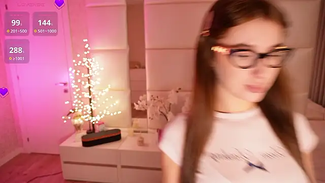 Lilly Colins online show from 03-25-26, 08:30