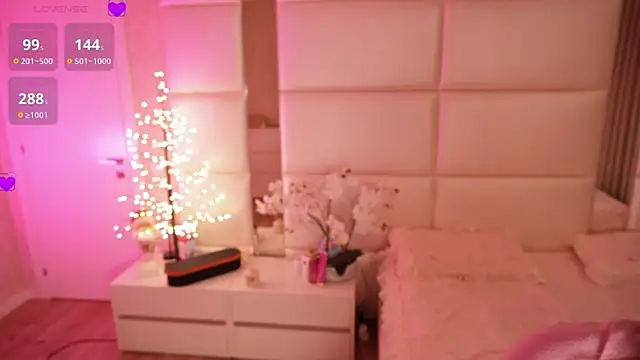 Lilly Colins online show from 04-03-26, 07:42