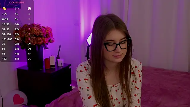 Snapshot of Lilly_Colins chatting on 02-21-25, 03:32 Lilly Colins online show from 02-21-25, 03:32