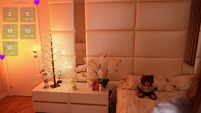 Lilly Colins online show from 02-13-26, 07:25