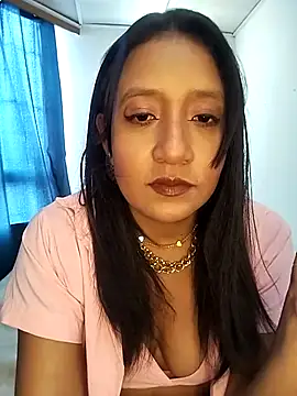 Snapshot of cami_victoria chatting on 10-03-25, 07:26 cami victoria online show from 10-03-25, 07:26