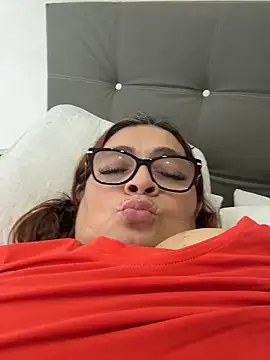 AntonellaAlondra4 online show from 05-13-26, 04:03