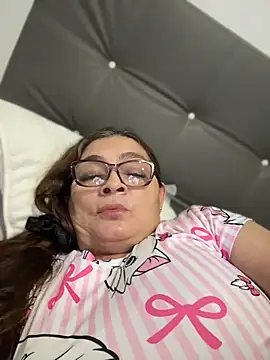 AntonellaAlondra4 online show from 04-22-26, 03:24