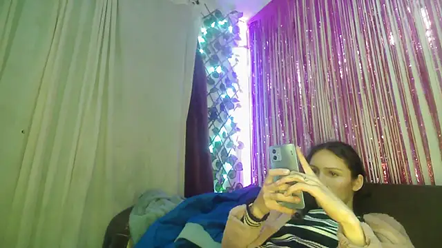 Snapshot of princesskitty111 chatting on 10-27-25, 08:26 princesskitty111 online show from 10-27-25, 08:26