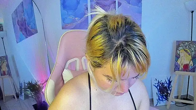 Snapshot of Pretty__zoe chatting on 02-28-25, 06:21 Pretty  zoe online show from 02-28-25, 06:21