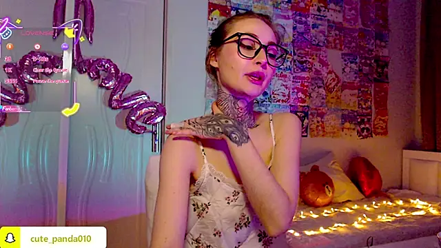 Snapshot of Milky_way_UwU chatting on 02-15-26, 09:14 Milky way UwU online show from 02-15-26, 09:14