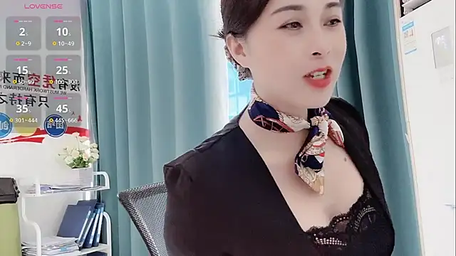 Snapshot of Qwi-V1 chatting on 09-09-25, 02:32 Qwi-V1 online show from 09-09-25, 02:32