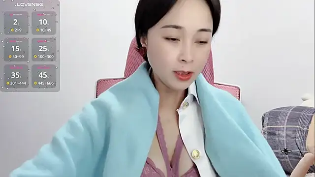 Snapshot of Qwi-V1 chatting on 02-08-25, 11:13 Qwi-V1 online show from 02-08-25, 11:13