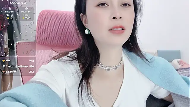 Snapshot of Qwi-V1 chatting on 02-12-25, 03:07 Qwi-V1 online show from 02-12-25, 03:07