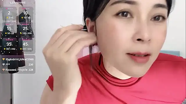 Snapshot of Qwi-V1 chatting on 01-01-25, 01:37 Qwi-V1 online show from 01-01-25, 01:37