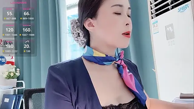 Snapshot of Qwi-V1 chatting on 10-13-25, 07:21 Qwi-V1 online show from 10-13-25, 07:21