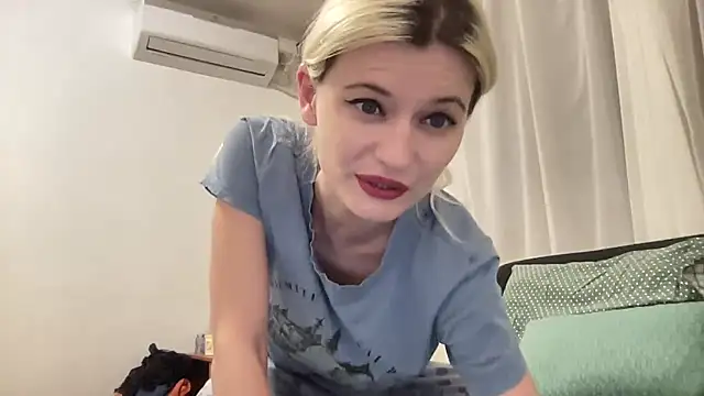 Snapshot of Onika_Love chatting on 06-08-26, 01:22 Onika Love online show from 06-08-26, 01:22