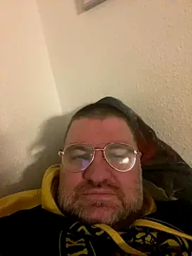 Snapshot of thetobmaster200 chatting on 12-02-24, 05:10 thetobmaster200 online show from 12-02-24, 05:10