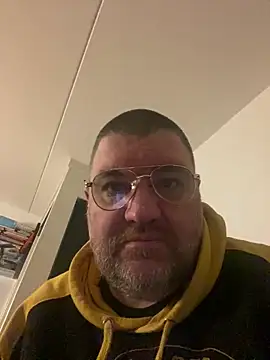 Snapshot of thetobmaster200 chatting on 12-02-24, 04:15 thetobmaster200 online show from 12-02-24, 04:15