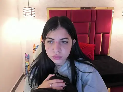 Snapshot of Violet_m chatting on 09-10-25, 11:31 Violet m online show from 09-10-25, 11:31