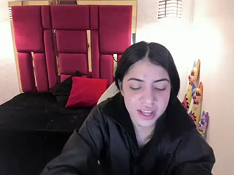 Snapshot of Violet_m chatting on 10-24-25, 11:53 Violet m online show from 10-24-25, 11:53