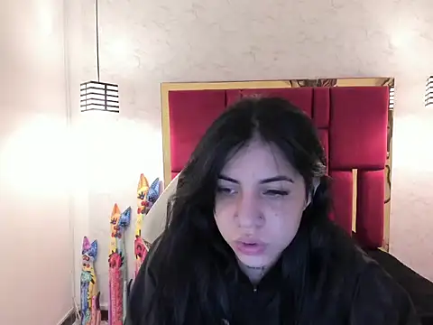 Snapshot of Violet_m chatting on 09-16-25, 11:33 Violet m online show from 09-16-25, 11:33