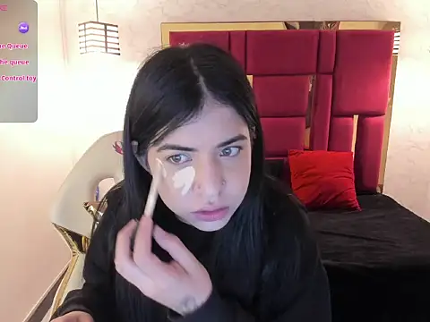 Snapshot of Violet_m chatting on 10-14-25, 12:50 Violet m online show from 10-14-25, 12:50