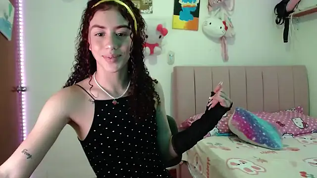 Snapshot of Perla_web09 chatting on 10-10-25, 06:31 Perla web09 online show from 10-10-25, 06:31