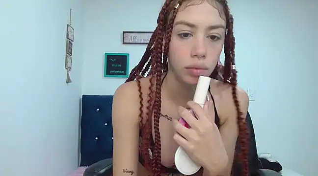 Snapshot of Perla_web09 chatting on 01-24-25, 06:14 Perla web09 online show from 01-24-25, 06:14