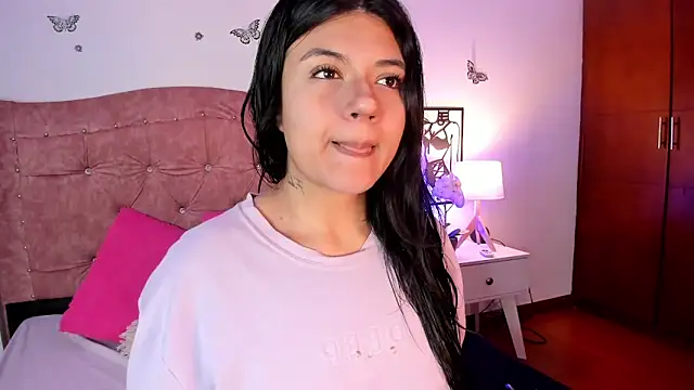 Snapshot of DesireSweet chatting on 05-20-26, 10:12 DesireSweet online show from 05-20-26, 10:12