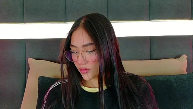 nicolle pierce online show from 10-24-25, 02:05