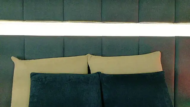 nicolle pierce online show from 10-29-25, 02:16