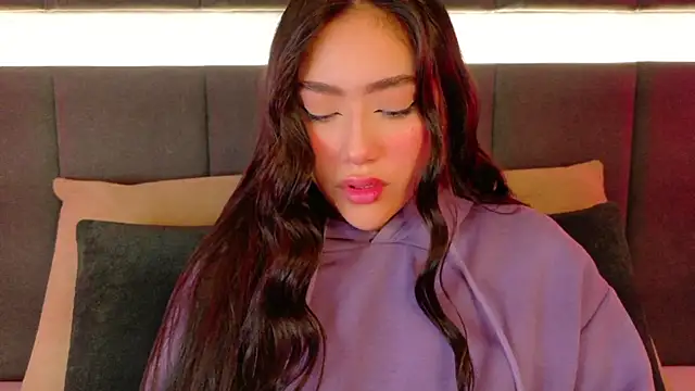 nicolle pierce online show from 11-19-25, 02:28