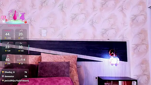 nicolle pierce online show from 12-04-25, 01:21