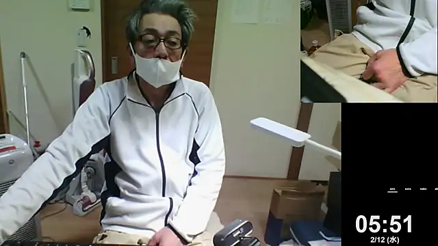 Snapshot of mama010-chan chatting on 02-11-25, 08:52 mama010-chan online show from 02-11-25, 08:52