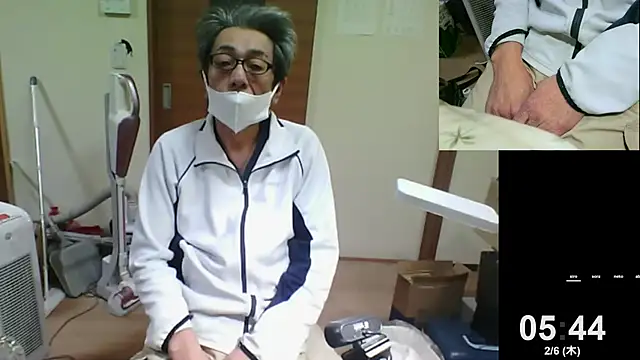 Snapshot of mama010-chan chatting on 02-05-25, 08:46 mama010-chan online show from 02-05-25, 08:46