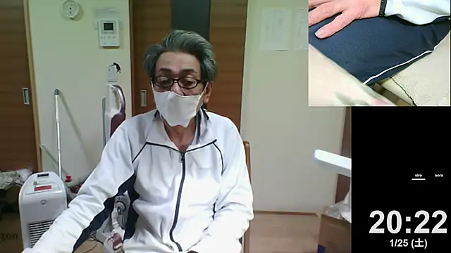 Snapshot of mama010-chan chatting on 01-25-25, 11:23 mama010-chan online show from 01-25-25, 11:23