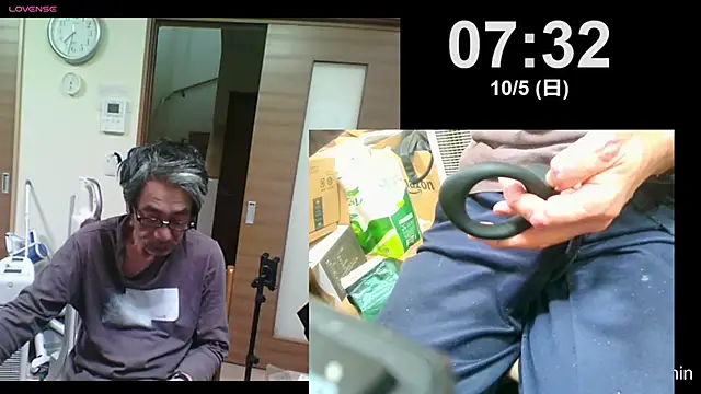 Snapshot of mama010-chan chatting on 10-04-25, 10:33 mama010-chan online show from 10-04-25, 10:33