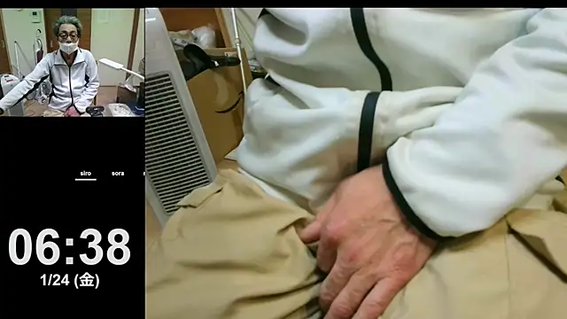 Snapshot of mama010-chan chatting on 01-23-25, 09:39 mama010-chan online show from 01-23-25, 09:39