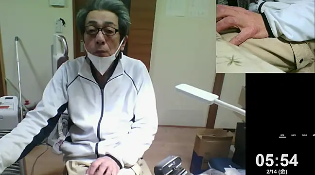 Snapshot of mama010-chan chatting on 02-13-25, 08:55 mama010-chan online show from 02-13-25, 08:55