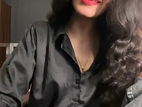 Snapshot of Divyaa69 chatting on 06-17-26, 07:24 Divyaa69 online show from 06-17-26, 07:24