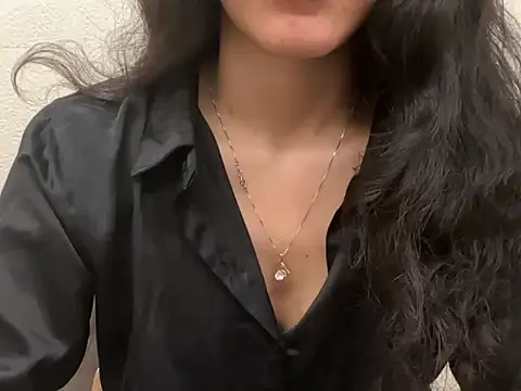 Snapshot of Divyaa69 chatting on 05-22-26, 04:10 Divyaa69 online show from 05-22-26, 04:10