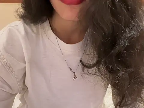Snapshot of Divyaa69 chatting on 05-18-26, 06:56 Divyaa69 online show from 05-18-26, 06:56