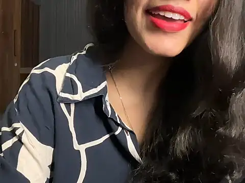 Snapshot of Divyaa69 chatting on 06-27-26, 03:45 Divyaa69 online show from 06-27-26, 03:45