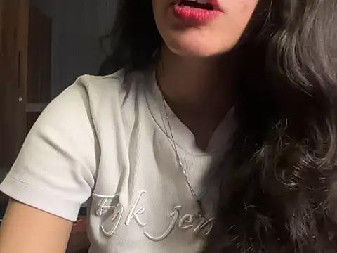 Snapshot of Divyaa69 chatting on 07-04-26, 07:18 Divyaa69 online show from 07-04-26, 07:18