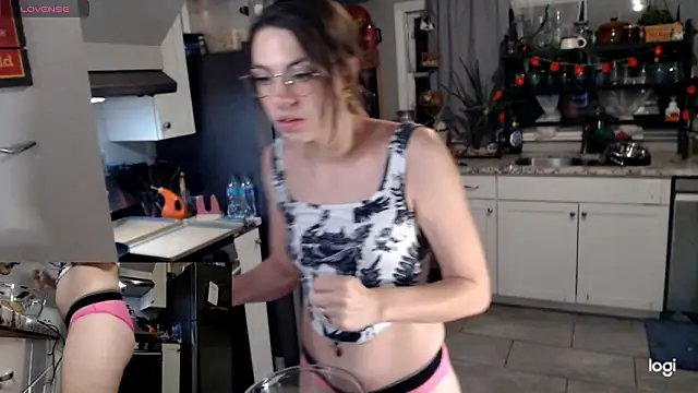 KSwonderland6 online show from 02-12-26, 06:35