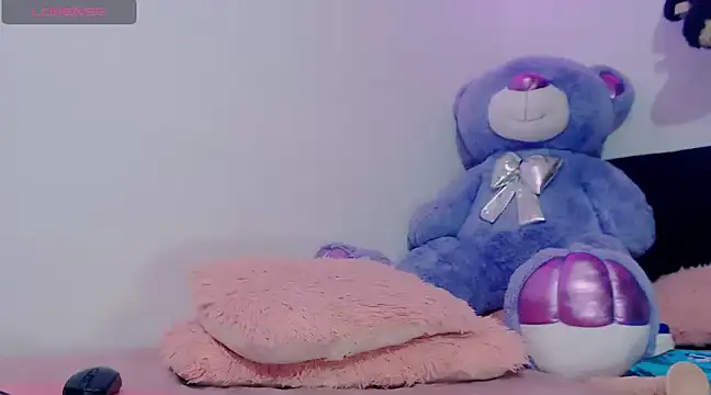 Venecia Sweet online show from 12-18-24, 02:42