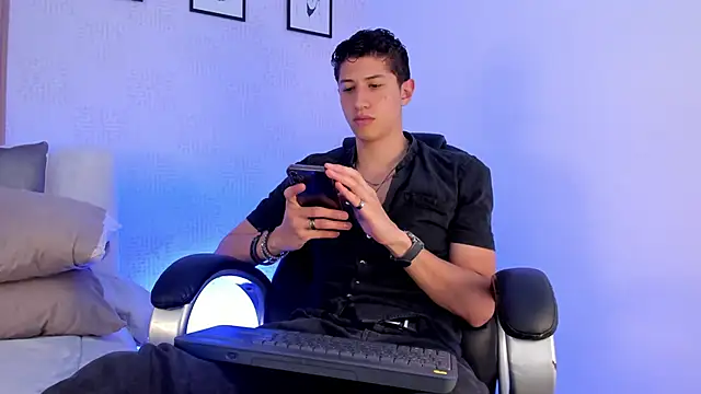 Dorianmistery2322  online show from 10-17-25, 08:43